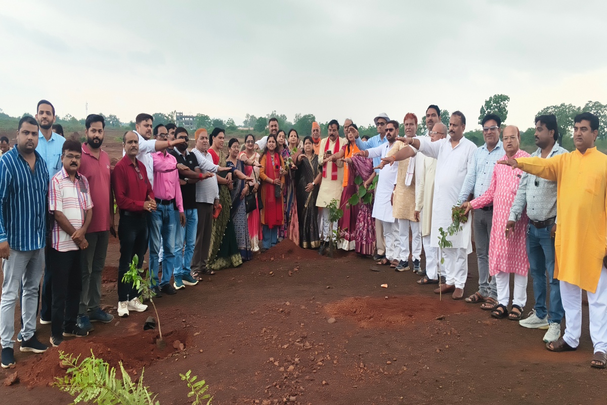 हरित प्रदेश अभियान: नगरवन में कल्पवृक्ष सहित रोपे गए 500 से अधिक पौधे, गजब रहा
नजारा