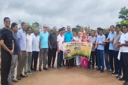 चिकित्सक व समाजसेवियों ने जागृति पार्क में रोपे पॉम-आम के पौधे, गजब रहा नजारा - image