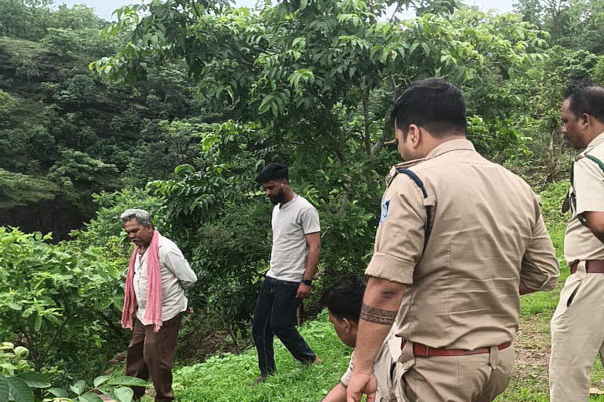 दलित युवती से रेप के बाद किडनैप कर गर्भपात कराने दमोह ले जाकर पहाड़ी से इसलिए
फेंका
