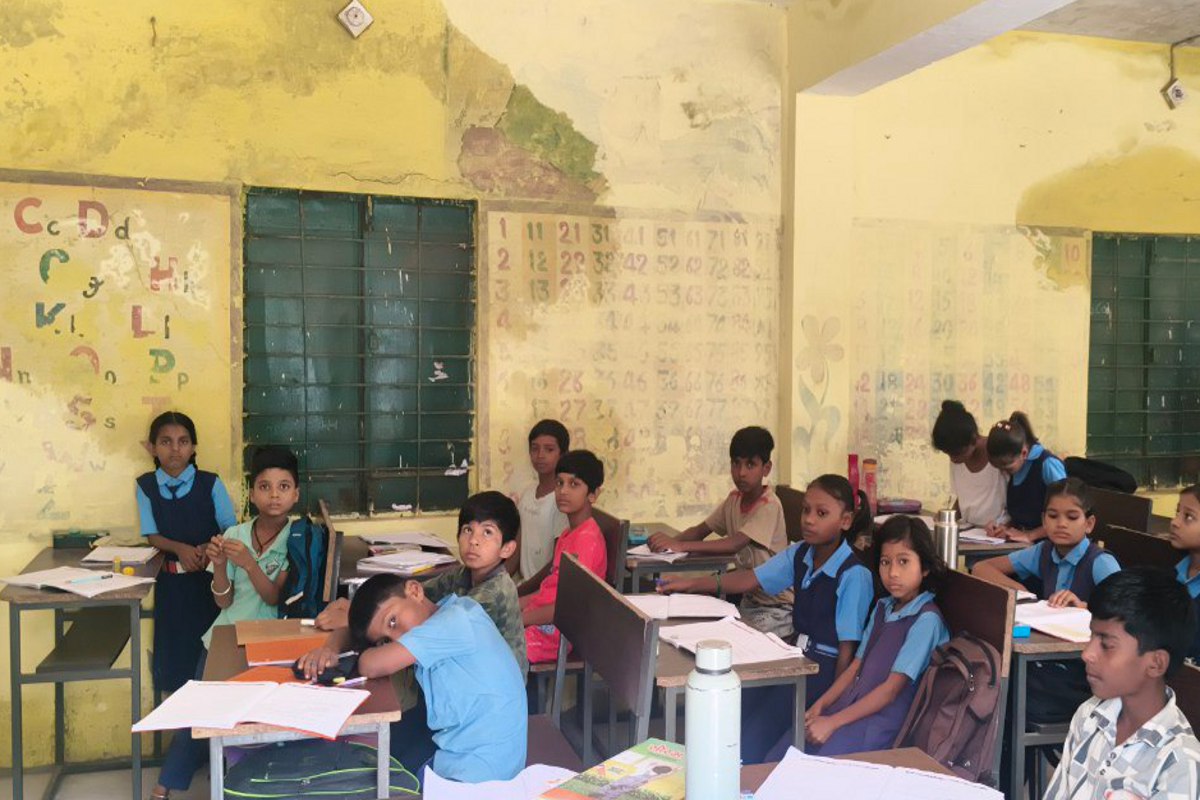 बच्चों की पुकार: स्कूलों में बैठने के लिए छत तो मुहैया करा दो सरकार!, तस्वीरें
कर देंगी हैरान