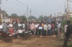विजयराघवगढ़ में जलभराव का विरोध पड़ा भारी, जेले भेजे गए कॉलेज छात्र व ग्रामीण - image