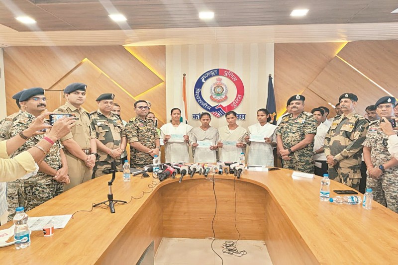 लाल आतंक की राह छोड़ रहे युवा (Photo source- Patrika)