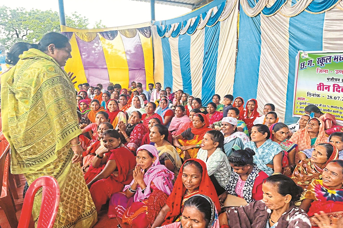 मानदेय बढ़ोतरी को लेकर रसोइयों का प्रदर्शन, प्रदेशव्यापी आंदोलन करने की सरकार को
दी चेतावनी