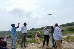Kota: भारी बारिश में बहे 6 लोगों में से मिले 3 के शव, अब ड्रोन से कर रहे बचे 3
की तलाशी, चश्मदीद बोला ‘मेरी आंखों के सामने बह गए दोस्त’ - image