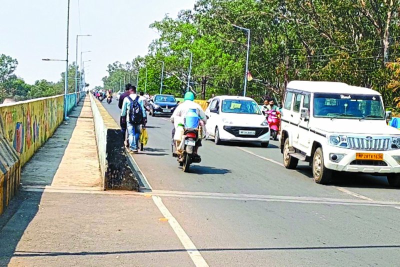 शहर का खजरी ओवरब्रिज।