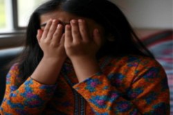 सरकारी स्कूल में छात्रा से एकांत में संबंध बनाने का दबाव डालता था टीचर, शिक्षा
विभाग ने लिया बड़ा एक्शन - image