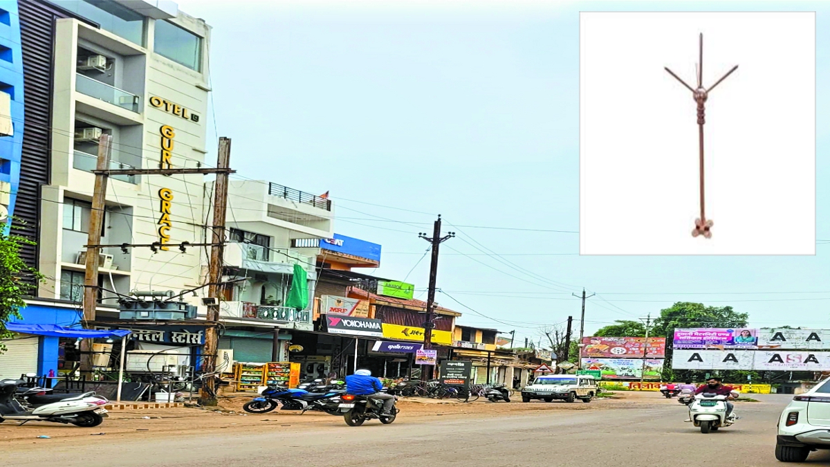 नेशनल बिल्डिंग कोड आफ इंडिया के मुताबिक 12 मीटर से ज्यादा ऊंचाई वाले भवनों में फायर एंड लाइफ सेफ्टी के इंतजाम अनिवार्य हैं। इसके तहत भवनों में आकाशीय बिजली से बचने के लिए तडि़त चालक का इंतजाम भी जरुरी है।