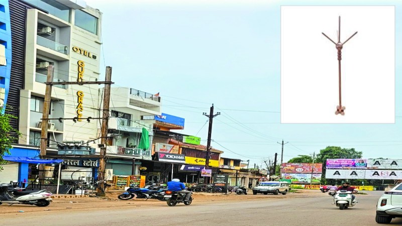 नेशनल बिल्डिंग कोड आफ इंडिया के मुताबिक 12 मीटर से ज्यादा ऊंचाई वाले भवनों में फायर एंड लाइफ सेफ्टी के इंतजाम अनिवार्य हैं। इसके तहत भवनों में आकाशीय बिजली से बचने के लिए तडि़त चालक का इंतजाम भी जरुरी है।