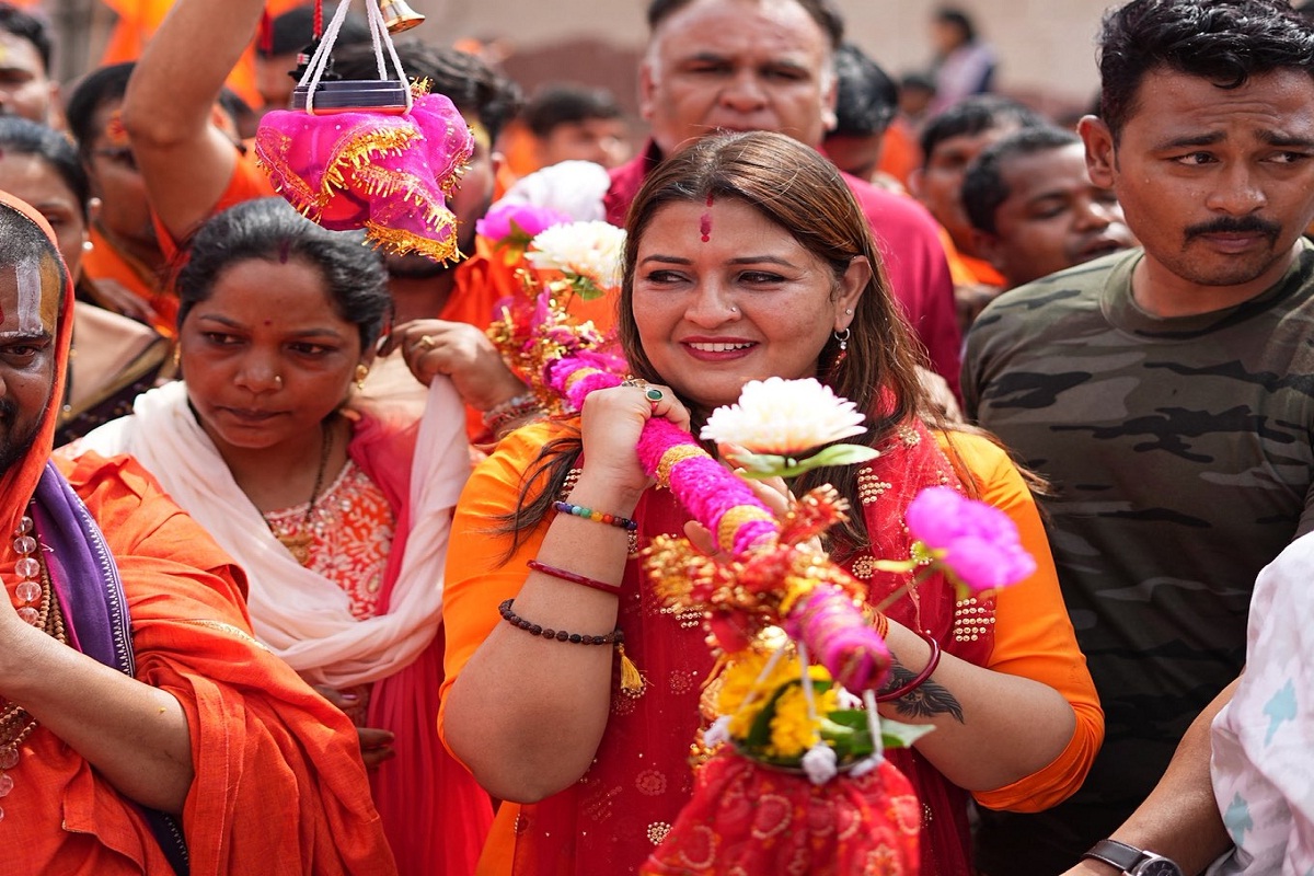 अमरकंटक से मां नर्मदा का जल लेकर MLA भावना बोहरा ने शुरू की 151 किमी की कांवड़
यात्रा, गूंजा बोल बम का नारा