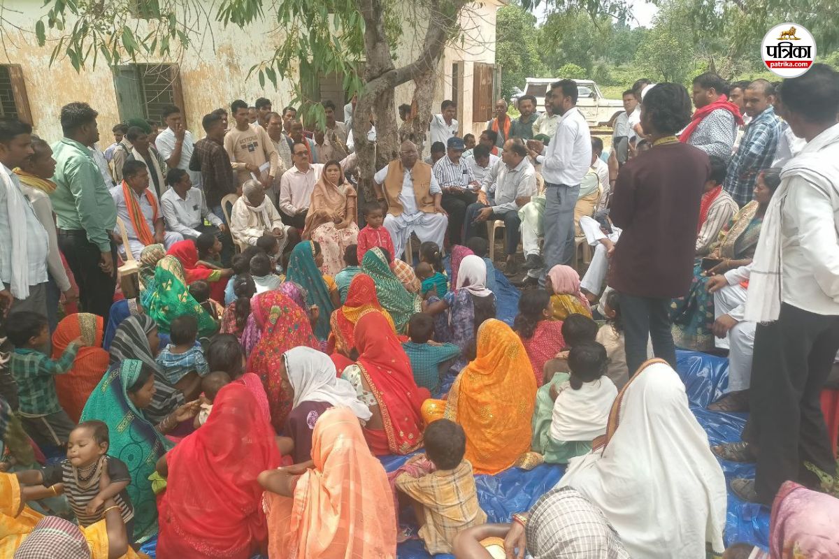 Pando village: पंडो परिवारों के लिए यहां पानी, बिजली और आंगनबाड़ी भी नहीं, नाराज
सांसद ने अधिकारियों को लगाई फटकार