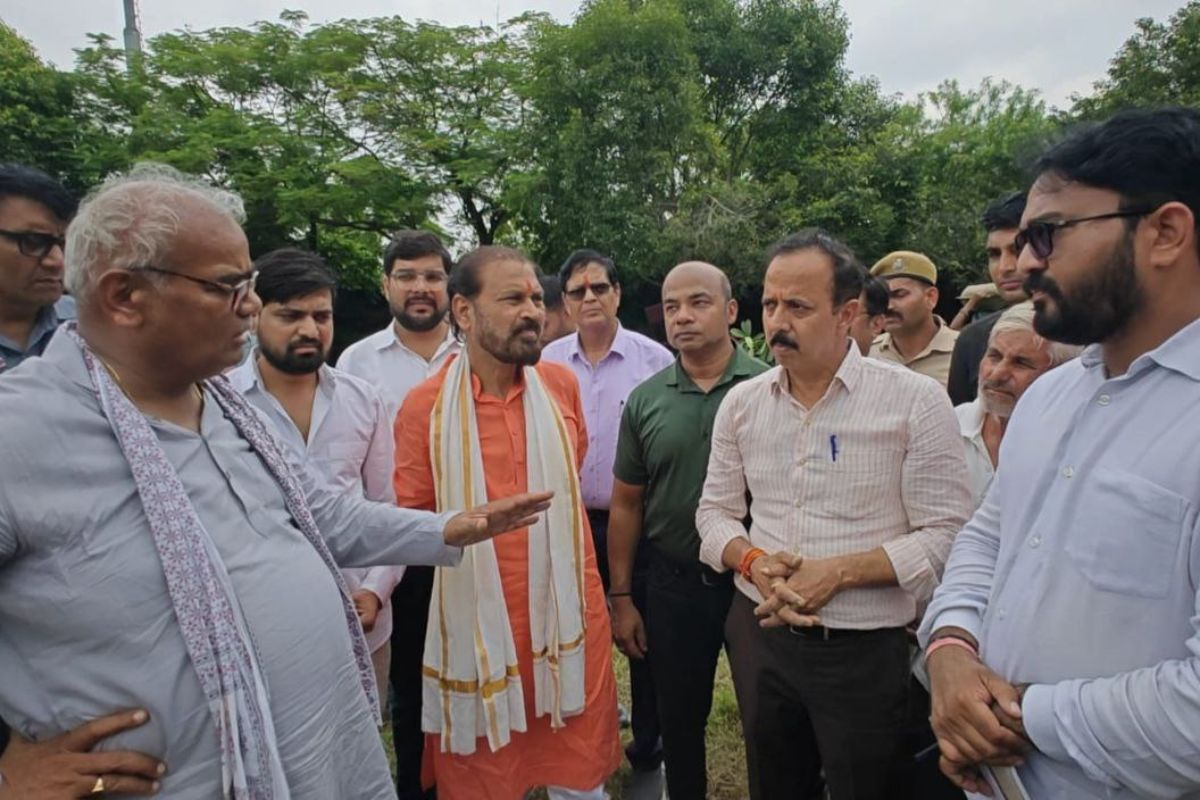 ‘मंदिर हो या मस्जिद हटा दो सारे अवैध निर्माण’, चंबल गार्डन में अतिक्रमण देख
भड़के शिक्षा मंत्री मदन दिलावर
