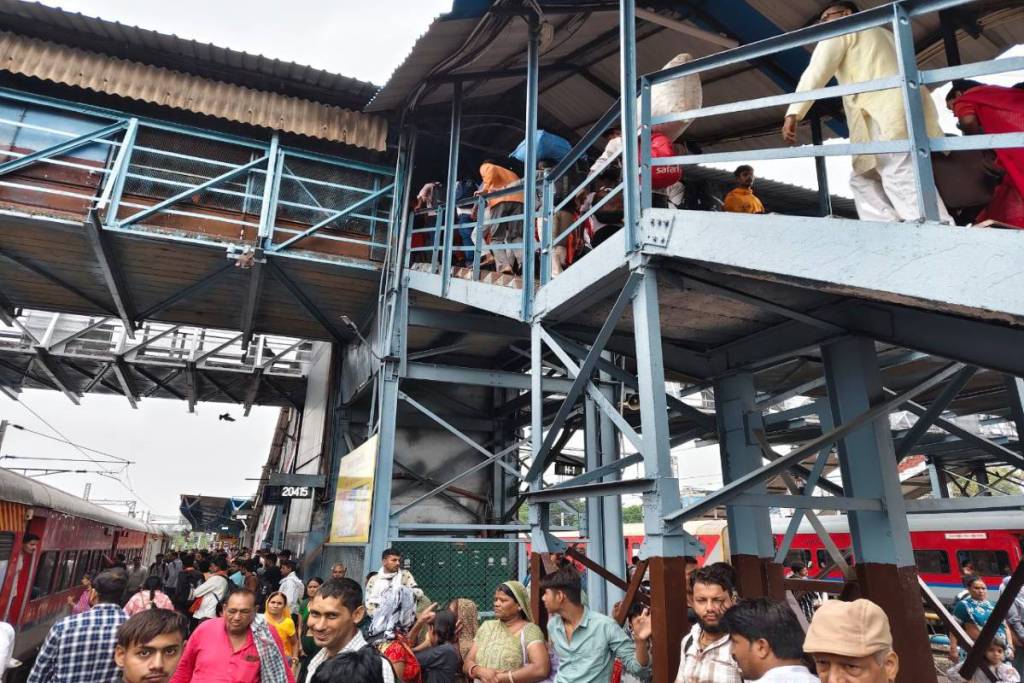 Mahakal Nagri Ujjain Devotees on railway station ujjain junction
