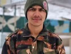 विशेष विमान से आया एमपी के शहीद हरिओम नागर का पार्थिव शरीर, अंतिम दर्शन के लिए
उमड़ी भीड़ - image