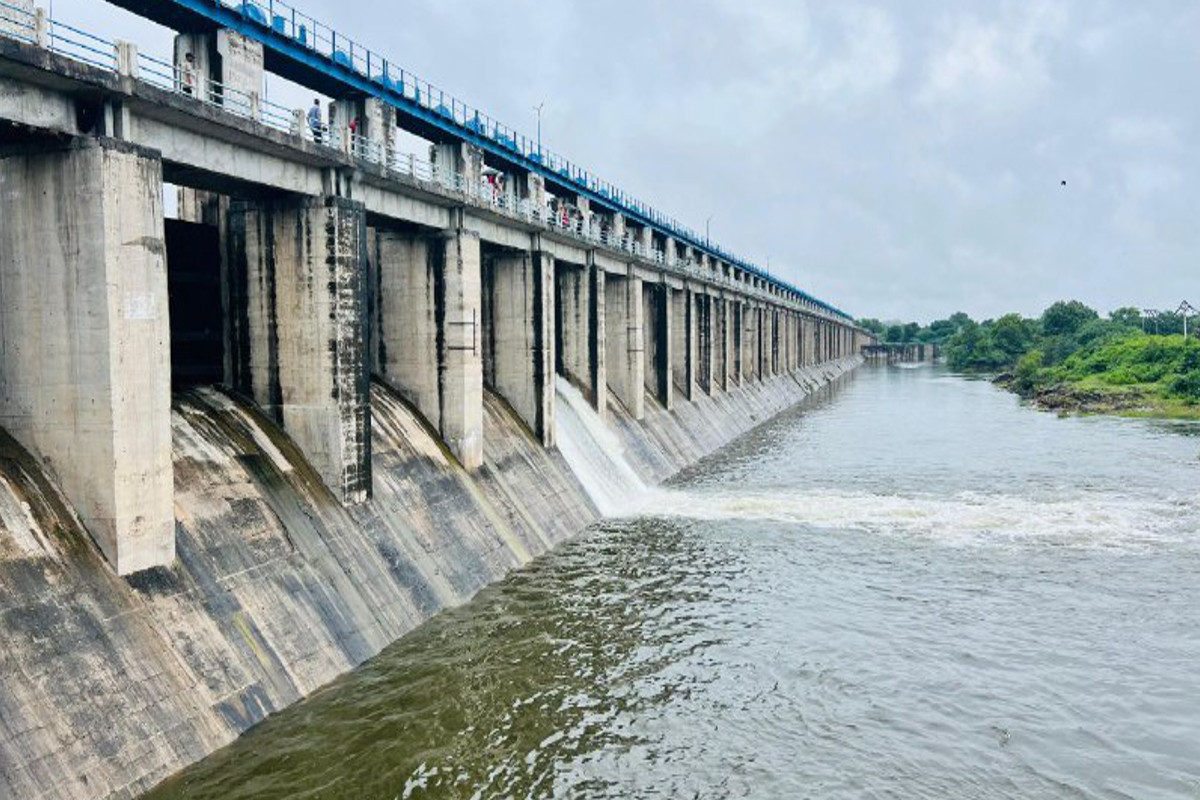 Meja Dam: भीलवाड़ा की जीवन रेखा मेजा बांध के लिए खुशखबरी, पूजा-अर्चना के साथ
फीडर खोला, इस रफ्तार से आगे बढ़ रहा पानी