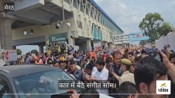 मेरठ एसपी ने रोकी संगीत सोम की गाड़ी, पूर्व विधायक बोले- कार नहीं हटेगी, फिर 3
किलोमीटर घूमकर पहुंचे - image