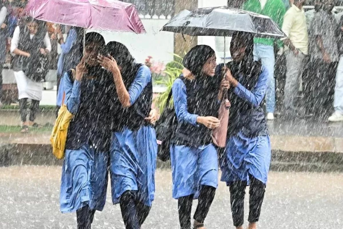 मॉनसून मेहरबान; अगले 3 घंटे में भयंकर बारिश की चेतावनी, दिल्ली-एनसीआर समेत 28
जिलों में अलर्ट