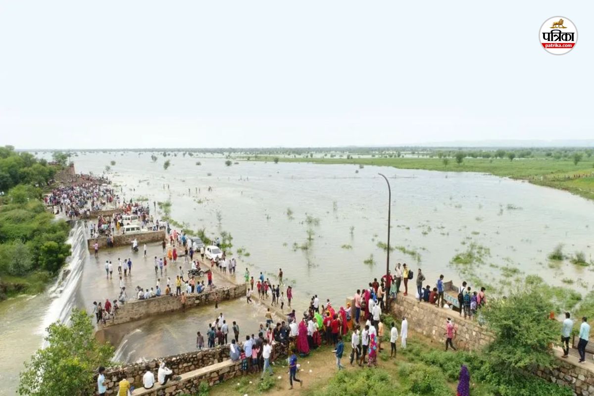 राजस्थान में धीमा पड़ा भारी बारिश का दौर, लेकिन चौथे दिन भी इस बांध पर चल रही
चादर