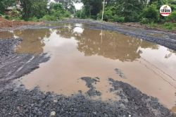 NH repairing: बरसते पानी के बीच एनएच पर पैच वर्क, दो दिन में ही उखड़ा, मरम्मत के
नाम पर लीपापोती उजागर - image