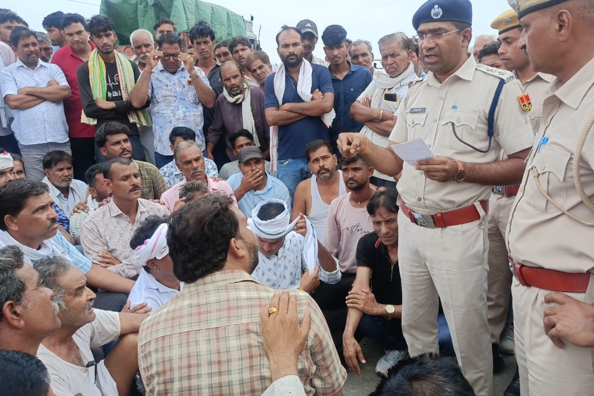 Rajasthan: मीणा समाज ने हाइवे पर लगाया जाम, ये रखी मांग, जानें क्या है पूरा
मामला