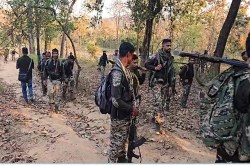 सुरक्षाबलों को बड़ी कामयाबी: मुठभेड़ में JJMP के 3 नक्सली ढेर, AK-47 और इंसास
राइफलें बरामद - image