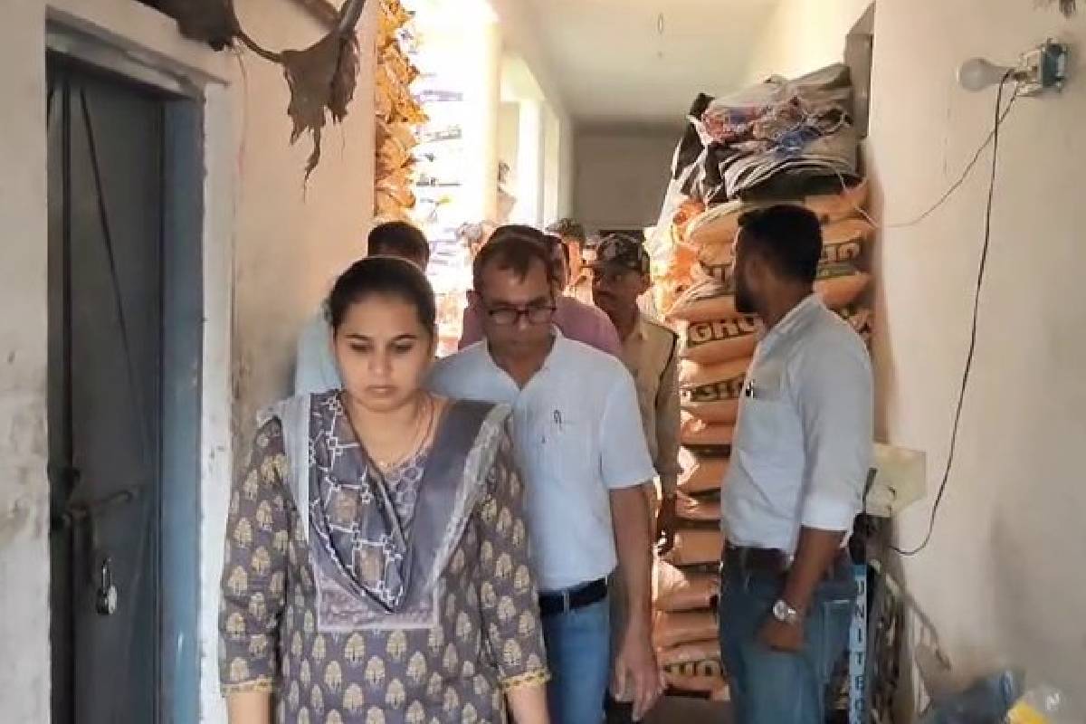 खाद बीज की दुकान पर मारा छापा, बरामद हुआ स्टॉक