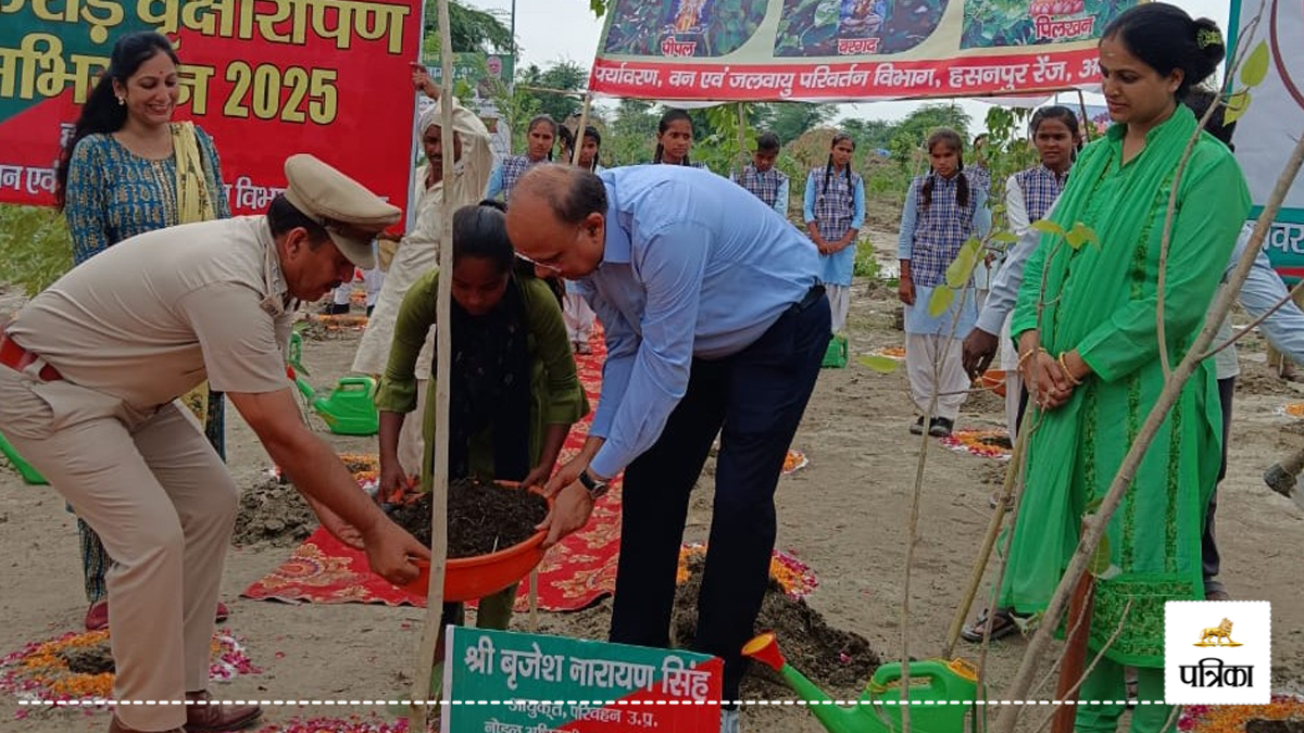 Amroha: अमरोहा में ‘एक पेड़ मां के नाम’ अभियान शुरू, डीएम निधि गुप्ता ने
पर्यावरण संरक्षण की अपील की