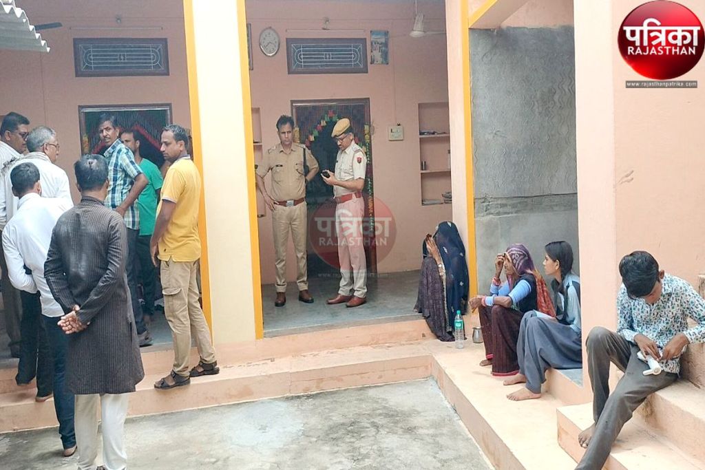 Pali News : घर में सो रही महिला से लूट: लुटेरों ने लाठी से धमकाकर छीने सोने के टोपस, पुलिस कर रही तलाश