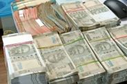 Bribe: CMO के घर में मिला नोटों का जखीरा, गिरफ्तारी के बाद खुला अवैध कमाई का राज