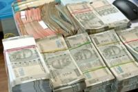 Bribe: CMO के घर में मिला नोटों का जखीरा, गिरफ्तारी के बाद खुला अवैध कमाई का राज