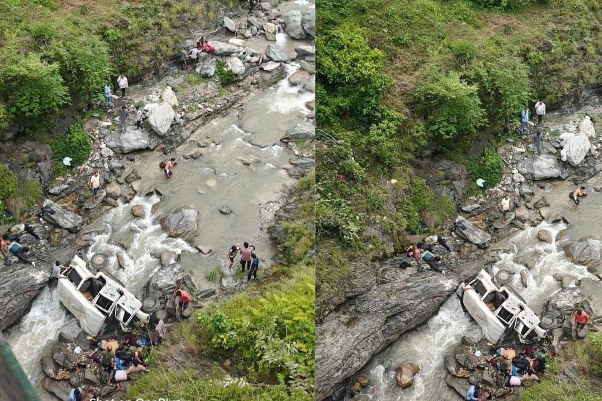 Pithoragarh Accident: 150 फीट गहरी खाई में गिरी बोलेरो, 8 लोगों की हुई मौत