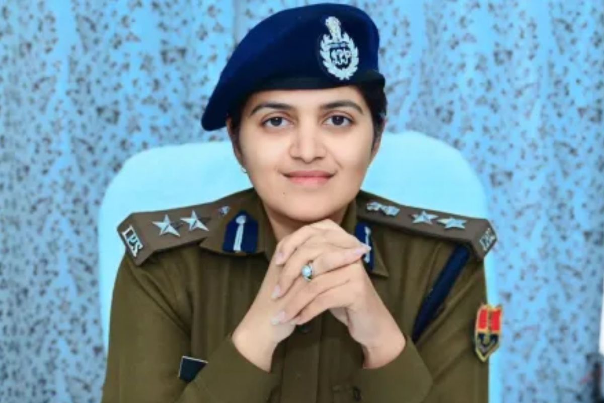 पाली की नई SP पूजा अवाना ने संभाला पदभार, ‘गार्ड ऑफ ऑनर’ से हुआ स्वागत, बोली
‘अपराध को खत्म करना होगा पहली प्राथमिकता’