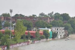 नदियों का जलस्तर फिर बढ़ा, श्री बड़े हनुमान जी का फिर से हुआ जलाभिषेक - image