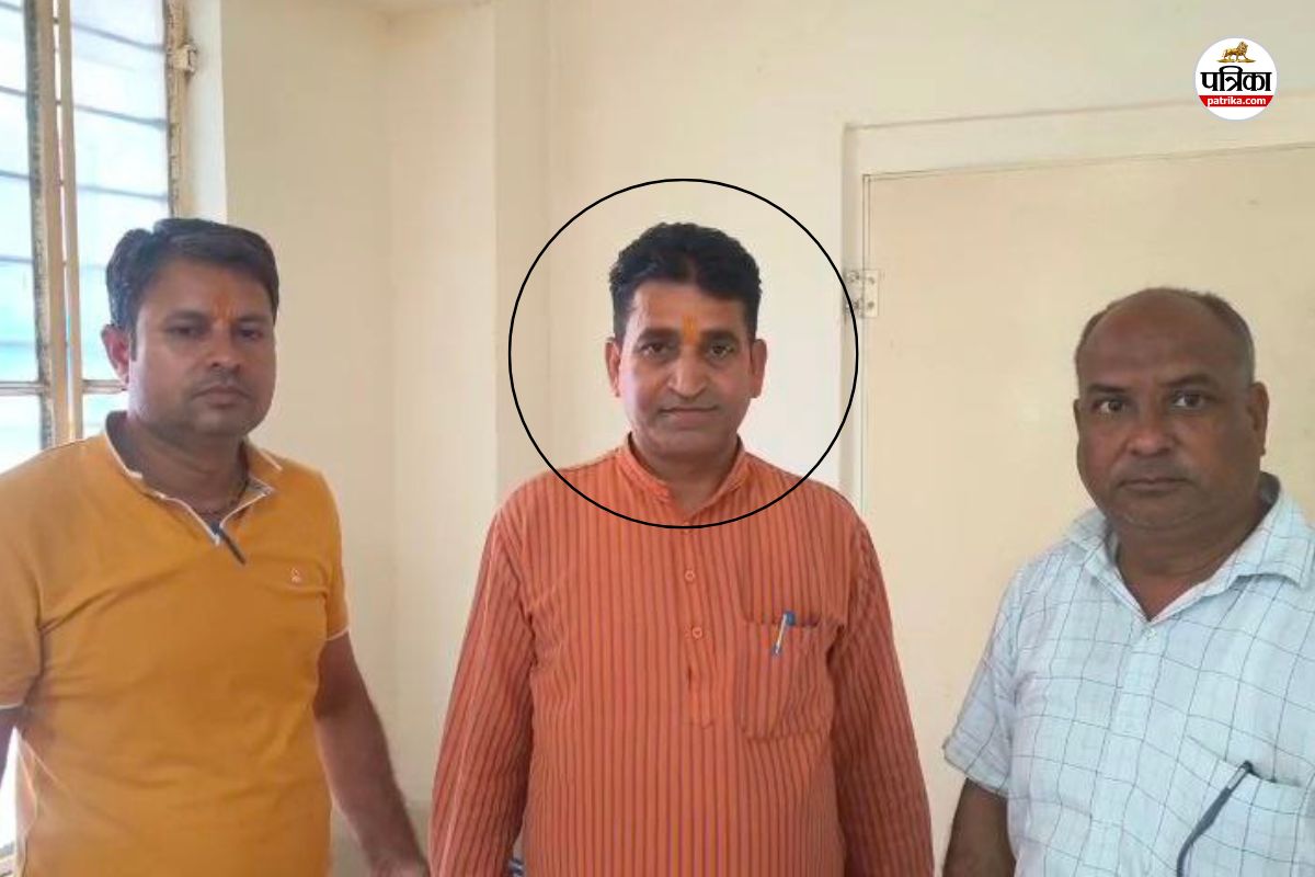 ACB Action: कॉलेज प्राचार्य 5 हजार की रिश्वत लेते पकड़ा, प्रेक्टिकल में अच्छे
नंबर देने लिए छात्रा से मांग रहा था 6 हजार रुपए