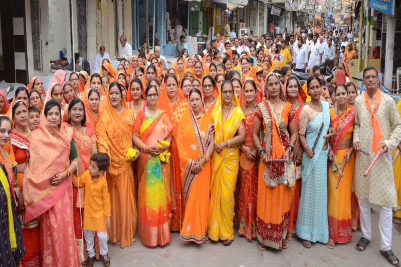 जग में सुंदर है दो नाम चाहे कृष्ण कहो या राम