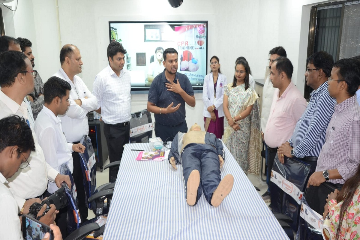 Project Security: कलेक्टर ने सीखा कैसे दिया जाता है CPR, जीवन रक्षक ज्ञान की ओर
एक कदम