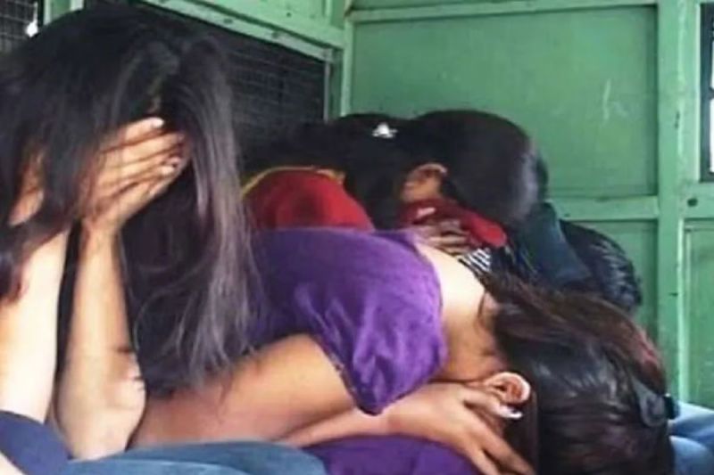 Prostitution: स्पा की आड़ में चल रहा था 'गंदा धंधा', सादी वर्दी में देख पुलिसकर्मी को संचालक ने दिया विशेष ऑफर