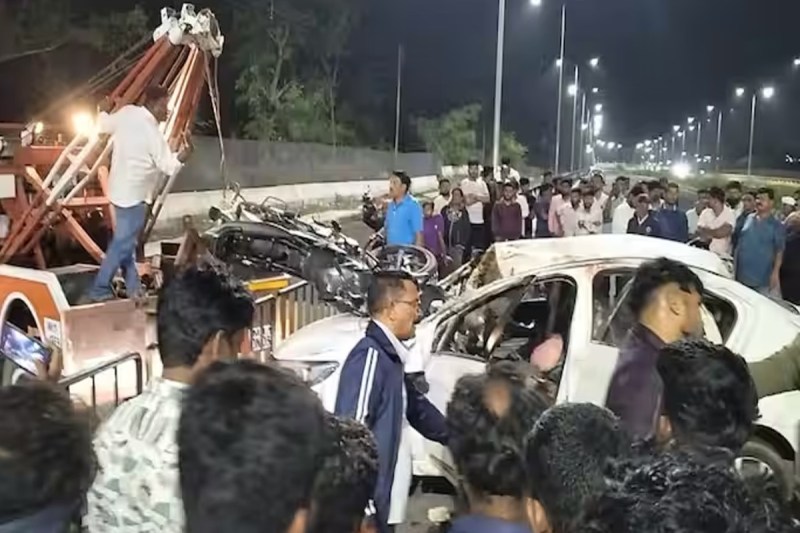 Pune Car bike accident