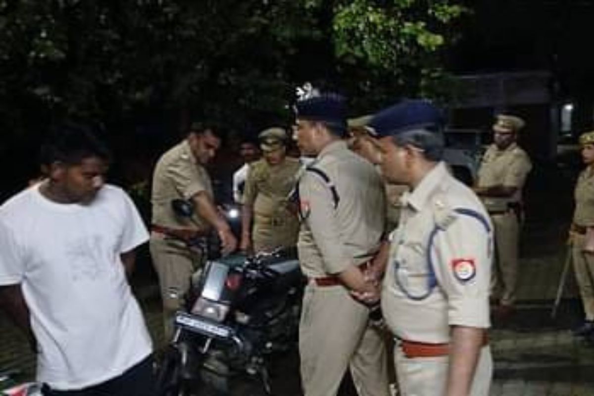 Couple robbed on way back from religious trip, wife murdered, husband hurt