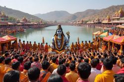 पुष्कर में चारों तरफ से आ रहे कांवड़ यात्री, दुकानदारों की चांदी, महादेव वाली
टी-शर्ट की सबसे अधिक डिमांड - image