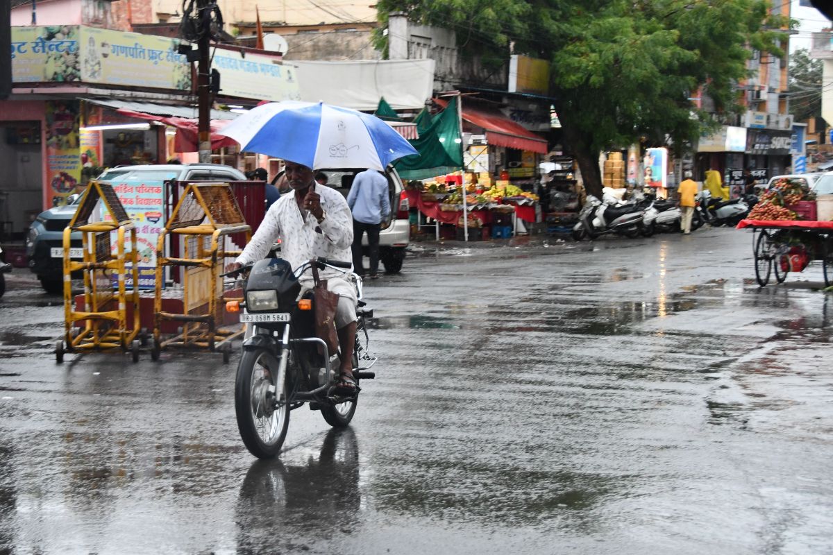 Rain Prediction: राजस्थान के इस जिले में 3-4-5 जुलाई के बीच बारिश का अनुमान,
धूलभरी आंधी ने मचाया तांडव