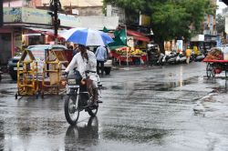 Rain Prediction: बीकानेर में 2 से 5 जुलाई के बीच मध्यम से भारी बारिश का अनुमान,
धूलभरी आंधी ने मचाया तांडव - image