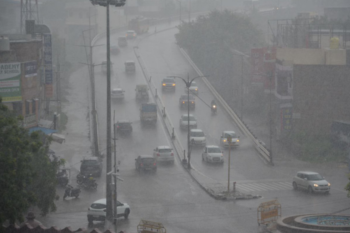 Rain Yellow Alert: मौसम विभाग ने दी 90 मिनट में राजस्थान के 13 जिलों में बारिश
की चेतावनी