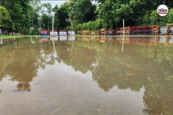 Weather : अचानक हुई बरसात से सड़कें हुई पानी-पानी, मैदान बने तालाब - image