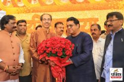 उद्धव के जन्मदिन पर 6 साल बाद मातोश्री पहुंचे राज ठाकरे, बालासाहेब के कमरे में
की बैठक - image