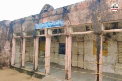 Rajasthan Govt School: कभी भी गिर सकता है ये सरकारी स्कूल, ग्रामीणों ने जर्जर
स्कूल के चारों ओर बांधी रस्सियां - image