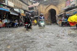 IMD Alert: राजस्थान में 13, 14, 15, 16 जुलाई को भारी बारिश का अलर्ट, इन जिलों
में वर्षा का अनुमान, यहां से गुजर रही मानसून की ट्रफ लाइन - image