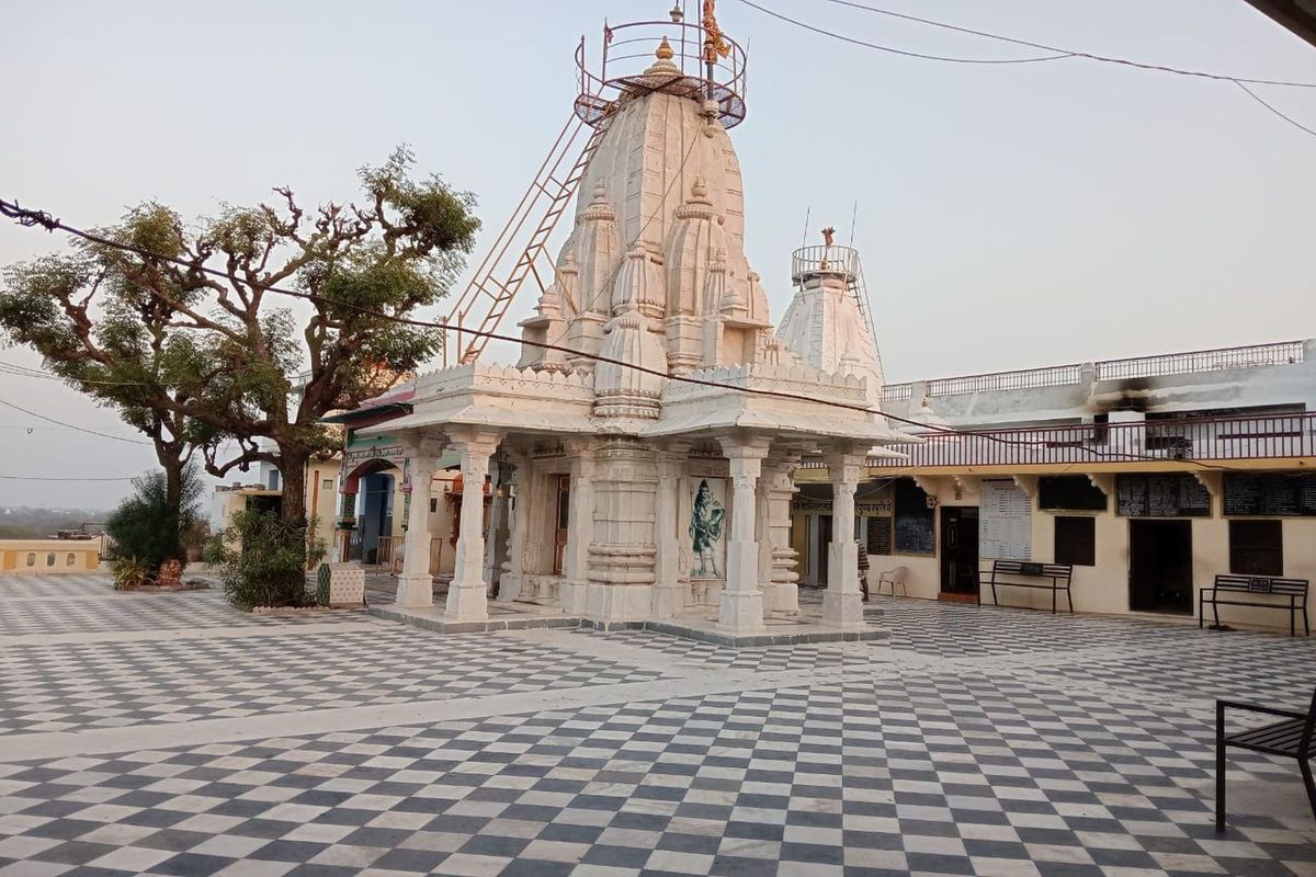 पहाड़ियों पर बसा आस्था का प्रतीक: श्री रामेश्वर महादेव मंदिर