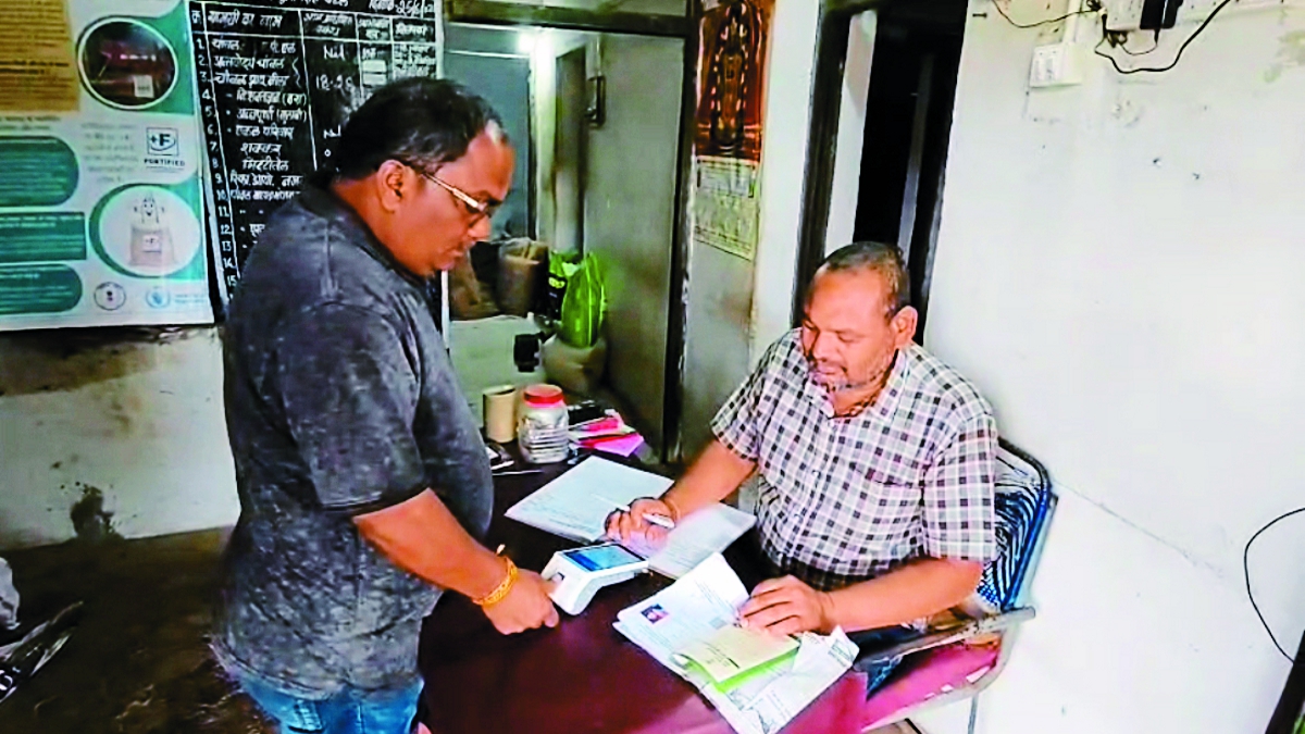 बालोद जिले के 2 लाख 34 हजार 756 राशन कार्डधारियों के कुल 8 लाख 95 हजार 986 पारिवारिक सदस्यों में से 76 हजार 227 सदस्यों ने शासन के आदेश के बाद भी अब तक ई-केवाईसी नहीं कराया है। अब इन सदस्यों का राशन ब्लॉक हो सकता है।