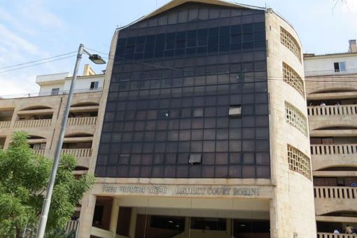 Delhi Court: बुजुर्ग से शारीरिक संबंध बनाने की जिद पर अड़ी महिला, कोर्ट ने फ्लैट के 300 मीटर दायरे में रोका प्रवेश