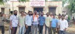 पिण्डवाड़ा. उपखंड अधिकारी को ज्ञापन देते हुए चवरली गांव के निवासी।